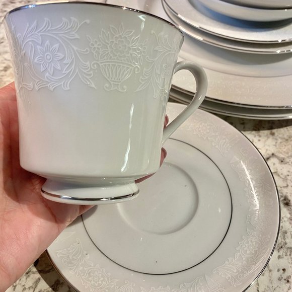 Vintage Lovelace by Crown Victoria Fine China - 2 - 5 Pc Place Settings - Picture 4 of 16